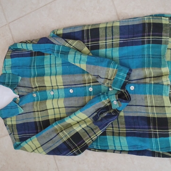 Woman's plaid button down blouse. EUC - Picture 7 of 8